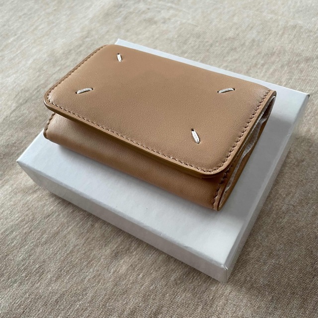 Maison Martin Margiela(マルタンマルジェラ)の新品 メゾン マルジェラ 4ステッチ カードケース 札入れ Nude 折り財布 メンズのファッション小物(折り財布)の商品写真