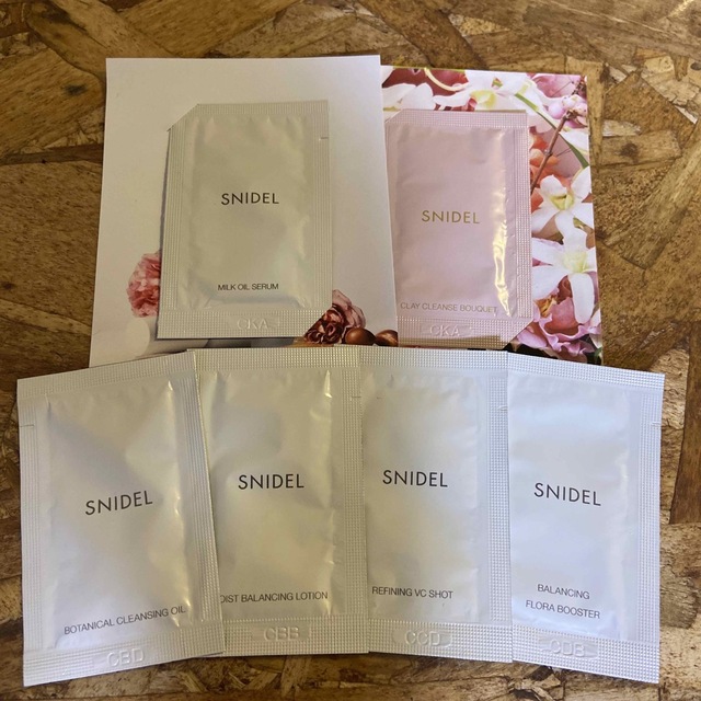 SNIDEL(スナイデル)のSNIDEL BEAUTY skincare サンプル コスメ/美容のキット/セット(サンプル/トライアルキット)の商品写真