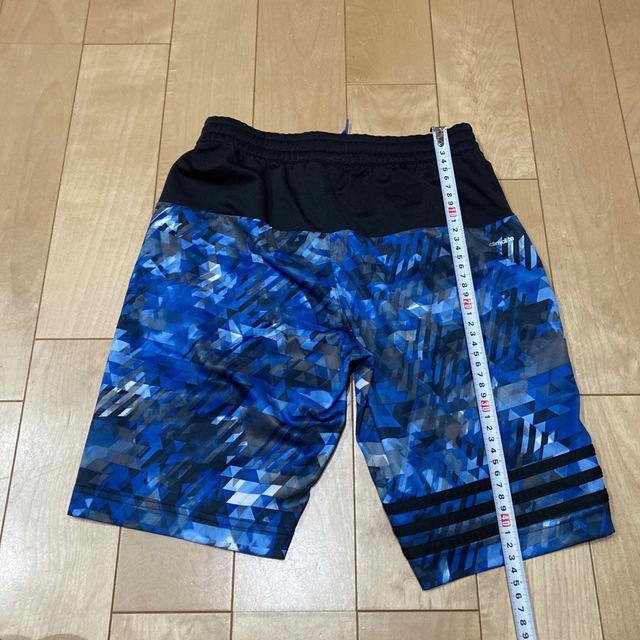 adidas(アディダス)のアディダス　adidas ハーフパンツ　キッズ　男の子用　140㎝ キッズ/ベビー/マタニティのキッズ服男の子用(90cm~)(パンツ/スパッツ)の商品写真