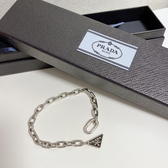 PRADA シルバーチェーン ロゴプレート ブレスレット | www.innoveering.net