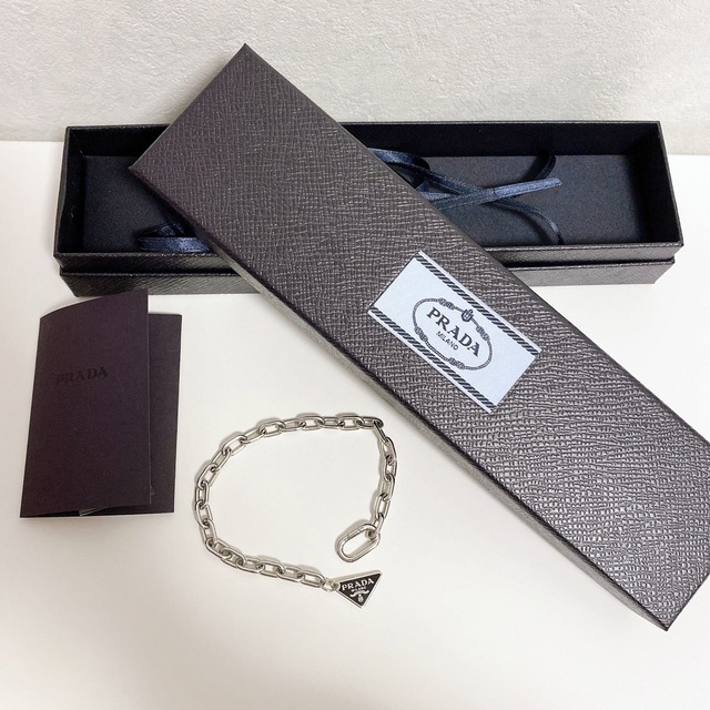 PRADA シルバーチェーン ロゴプレート ブレスレット | www.innoveering.net