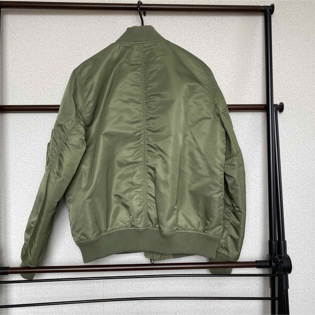 GAP(ギャップ)のGAP　メンズ MA-1 ボンバージャケット　Sサイズ　カーキ　オレンジ メンズのジャケット/アウター(ミリタリージャケット)の商品写真