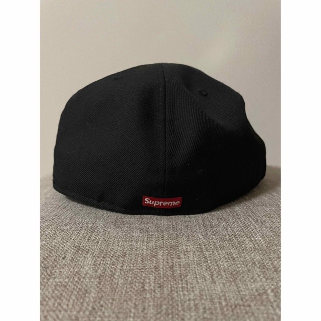 Supreme(シュプリーム)のsupreme  newera キャップ　7 5/8 メンズの帽子(キャップ)の商品写真
