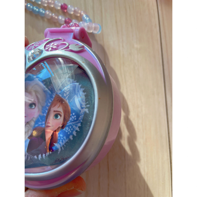 ディズニー　おもちゃ　魔法の光るステッキ　アナ雪光るネックレス　ペンダントライト エンタメ/ホビーのおもちゃ/ぬいぐるみ(キャラクターグッズ)の商品写真