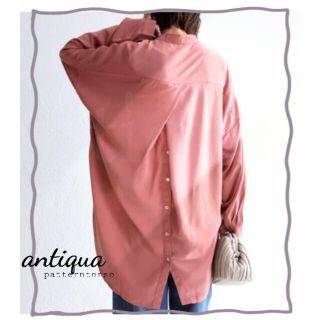 アンティカ(antiqua)の【新品】antiqua とろみデザインシャツ チュニック丈 ゆったり(シャツ/ブラウス(長袖/七分))