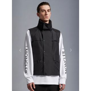 モンクレール(MONCLER)の格安！今期新作！ 4 Moncler HYKE　Vanilジレ　サイズ2(ダウンベスト)