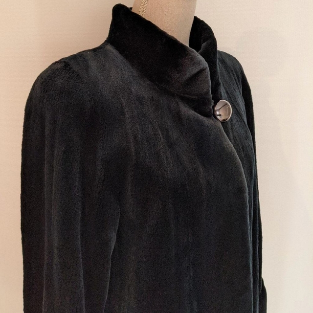 エンバ☆シェアードラビットファーコートほぼ黒ネイビー☆上質品種のレッキス美品です レディースのジャケット/アウター(毛皮/ファーコート)の商品写真