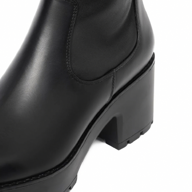 REZOY(リゾイ)の【新品】REZOY 厚底ユニットソールストレッチロングブーツ レディースの靴/シューズ(ブーツ)の商品写真
