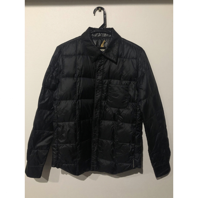 Rocky Mountain Featherbed(ロッキーマウンテンフェザーベッド)のRocky Mountain FeatherBed ライトウエイトダウンシャツ メンズのジャケット/アウター(ダウンジャケット)の商品写真