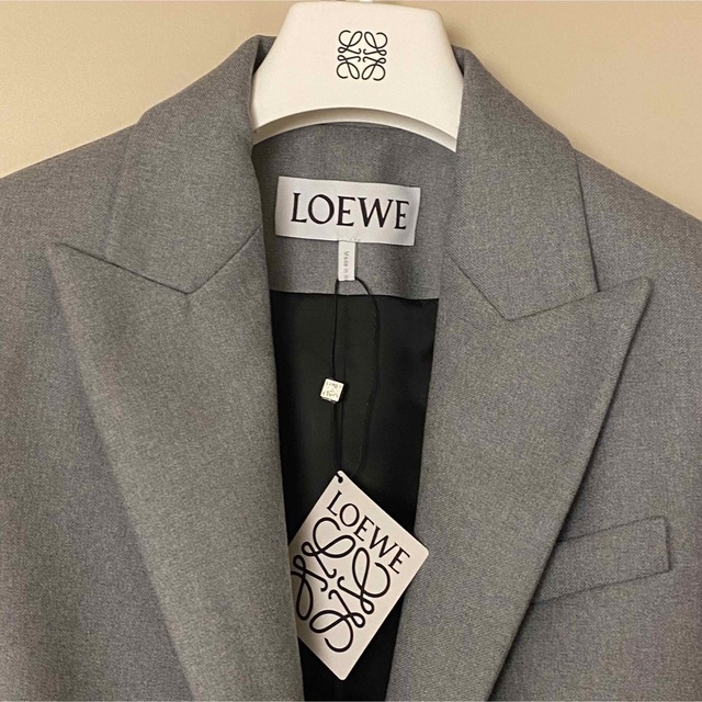 LOEWE(ロエベ)の週末限定値下げ　LOEWE テーラード ジャケット レディースのジャケット/アウター(テーラードジャケット)の商品写真