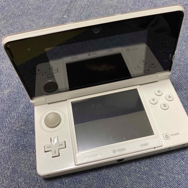 ニンテンドー 3DS 本体（マリオカート付き）