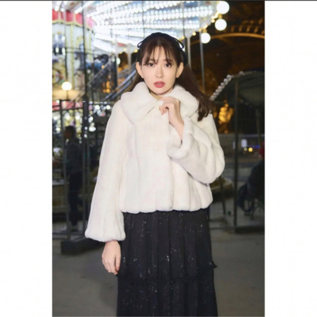 38バストherlipto Winter Love Faux Fur Coat