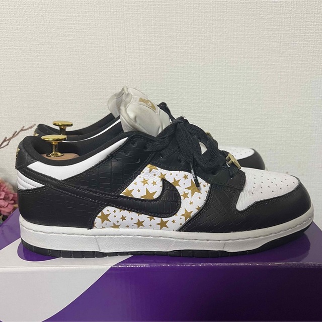 NIKE(ナイキ)のSupreme  Nike SB Dunk Low OG Gold Stars メンズの靴/シューズ(スニーカー)の商品写真