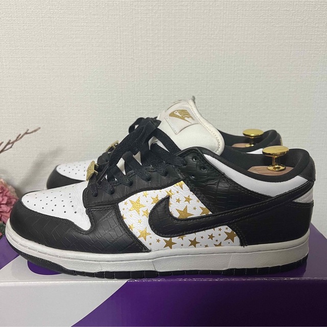 NIKE(ナイキ)のSupreme  Nike SB Dunk Low OG Gold Stars メンズの靴/シューズ(スニーカー)の商品写真