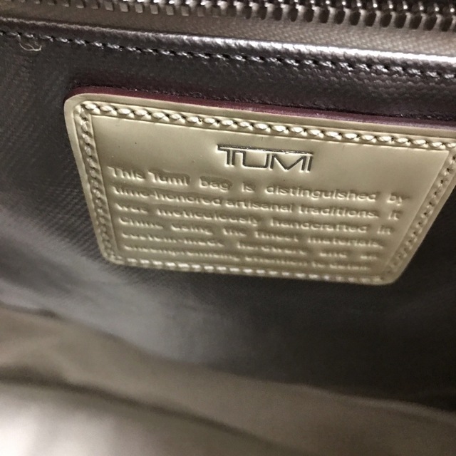 TUMI(トゥミ)のTUMIトゥミ★シルバーレザー2ウェイバッグ男女兼用★トート レディースのバッグ(トートバッグ)の商品写真