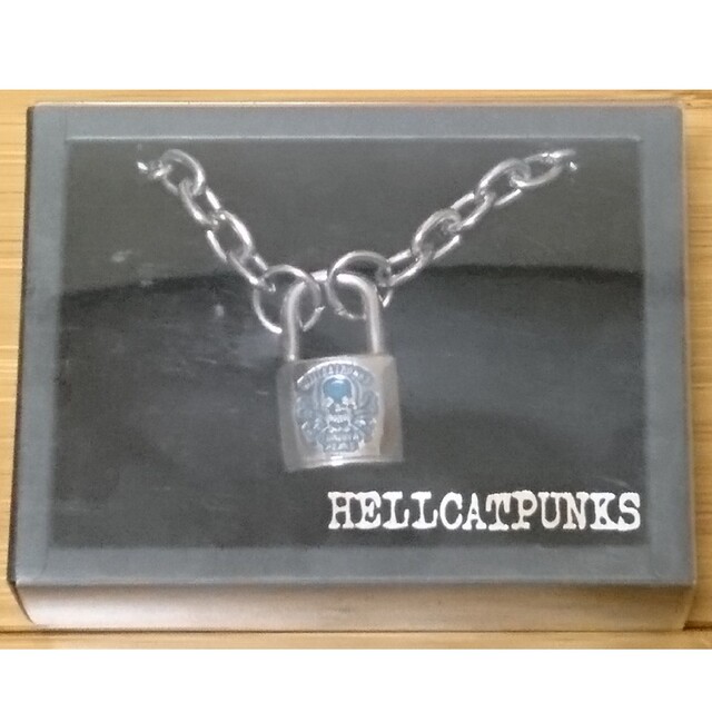 HELLCATPUNKS(ヘルキャットパンクス)のHELLCATPUNKS 南京錠形 ネックレス レディースのアクセサリー(ネックレス)の商品写真