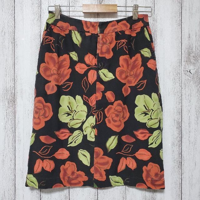METROSTYLE 　サイズ4　花柄スカート　ストレッチ レディースのスカート(ひざ丈スカート)の商品写真