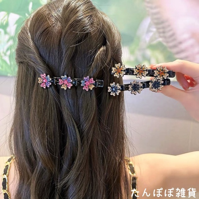 新品　キラキラストーン三連フラワー三連クリップ　ヘアピンヘアクリップ2色有　前髪 レディースのヘアアクセサリー(ヘアピン)の商品写真