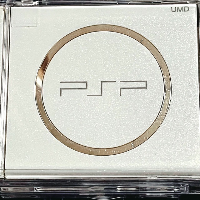 PlayStation Portable(プレイステーションポータブル)のPSP 3000 ホワイト　ジャンク エンタメ/ホビーのゲームソフト/ゲーム機本体(携帯用ゲーム機本体)の商品写真
