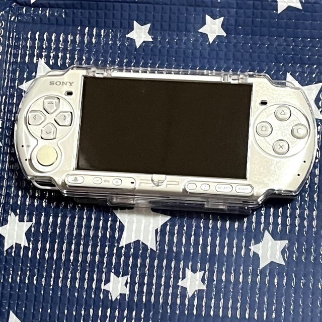 PlayStation Portable(プレイステーションポータブル)のPSP 3000 ホワイト　ジャンク エンタメ/ホビーのゲームソフト/ゲーム機本体(携帯用ゲーム機本体)の商品写真