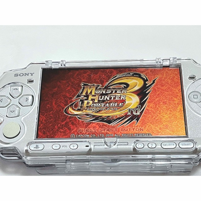 PlayStation Portable(プレイステーションポータブル)のPSP 3000 ホワイト　ジャンク エンタメ/ホビーのゲームソフト/ゲーム機本体(携帯用ゲーム機本体)の商品写真