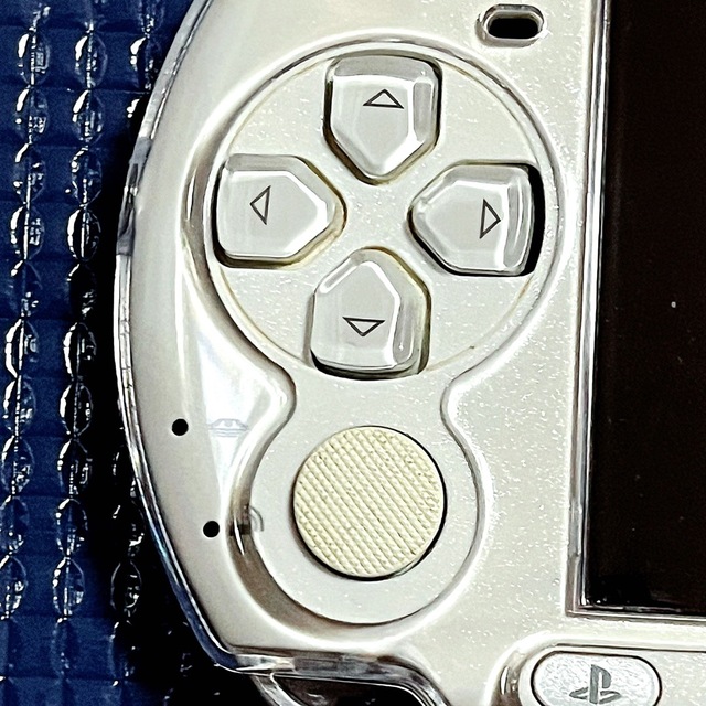 PlayStation Portable(プレイステーションポータブル)のPSP 3000 ホワイト　ジャンク エンタメ/ホビーのゲームソフト/ゲーム機本体(携帯用ゲーム機本体)の商品写真