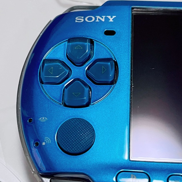 PlayStation Portable(プレイステーションポータブル)のPSP 3000 ブルー　本体　充電器セット エンタメ/ホビーのゲームソフト/ゲーム機本体(携帯用ゲーム機本体)の商品写真