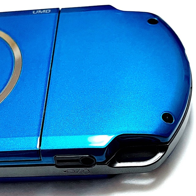 PlayStation Portable(プレイステーションポータブル)のPSP 3000 ブルー　本体　充電器セット エンタメ/ホビーのゲームソフト/ゲーム機本体(携帯用ゲーム機本体)の商品写真