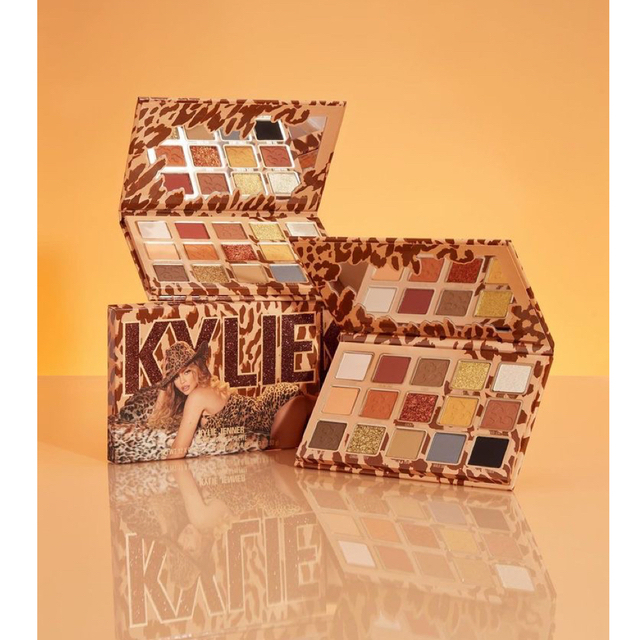 Kylie Cosmetics(カイリーコスメティックス)の新品 Kylie Cosmetics レオパードコレクション 15色パレット コスメ/美容のベースメイク/化粧品(アイシャドウ)の商品写真
