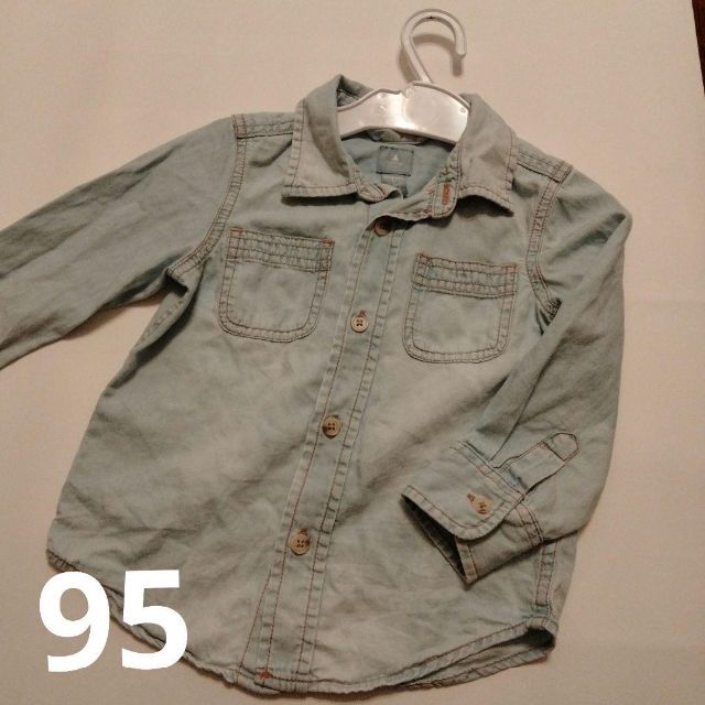 babyGAP(ベビーギャップ)の【話題沸騰! 激安600円均一】サイズ95　babyGAP デニムシャツ キッズ/ベビー/マタニティのキッズ服女の子用(90cm~)(ジャケット/上着)の商品写真