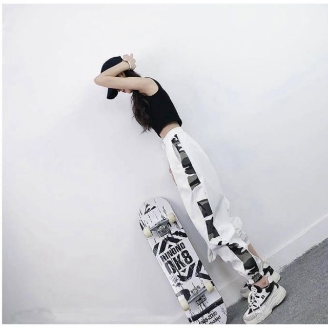 新品 ♡ 迷彩 カモフラ柄 ジョガーパンツ ホワイト L レディース スウェット メンズのパンツ(ワークパンツ/カーゴパンツ)の商品写真