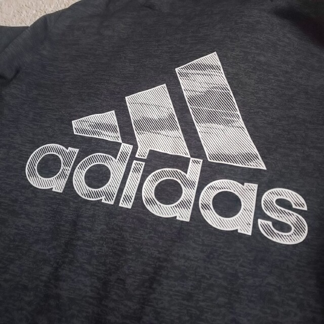 adidas(アディダス)のadidas ﾌｰﾃﾞｨｰ 裏起毛 130㎝ キッズ/ベビー/マタニティのキッズ服男の子用(90cm~)(その他)の商品写真