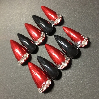 赤 ミラーネイル 黒 ブラック のネイルチップ