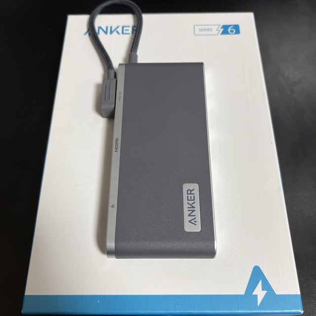 Anker 655 USB-C ハブ グレー