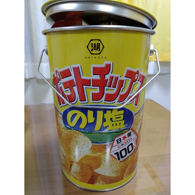 お菓子詰め合わせ　ポテチ缶 食品/飲料/酒の食品(菓子/デザート)の商品写真