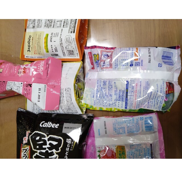 お菓子詰め合わせ　ポテチ缶 食品/飲料/酒の食品(菓子/デザート)の商品写真