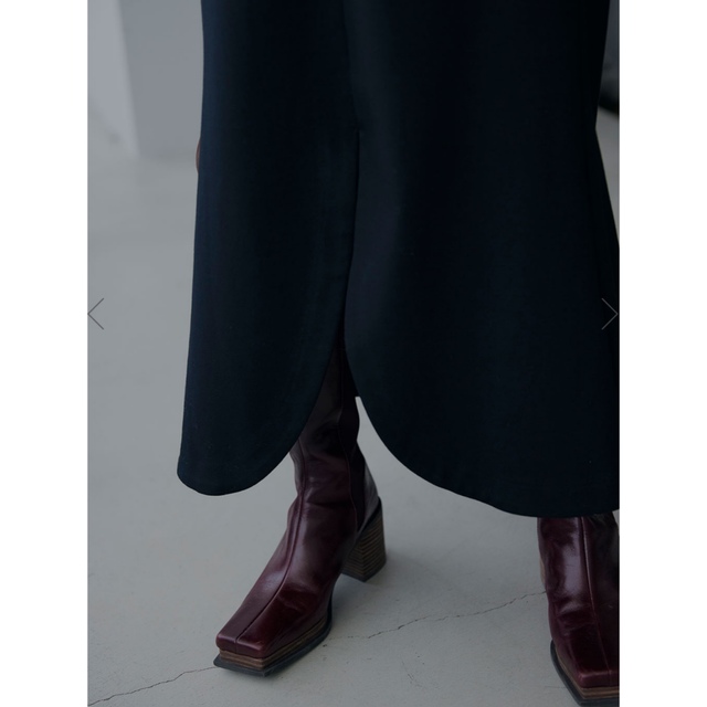Ameri VINTAGE(アメリヴィンテージ)のUND 2WAY CURVE SLIT MERMAID SKIRT レディースのスカート(ロングスカート)の商品写真