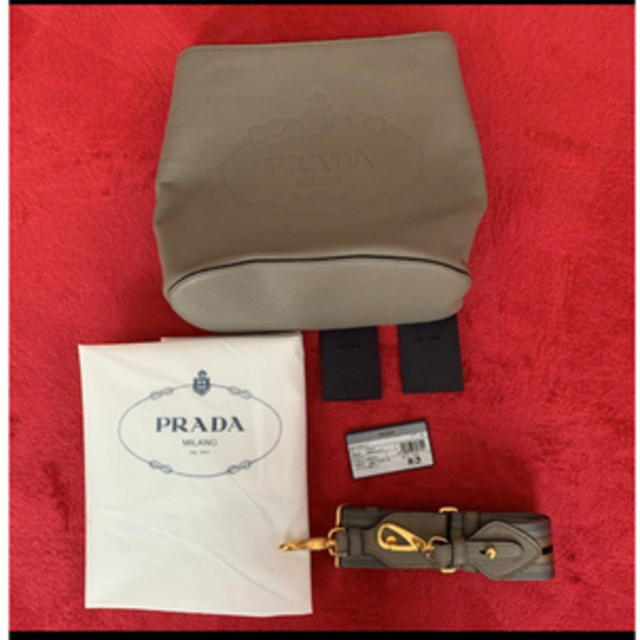 PRADA(プラダ)のプラダ　PRADA SECCHIELLO ショルダーバッグ レディースのバッグ(ショルダーバッグ)の商品写真
