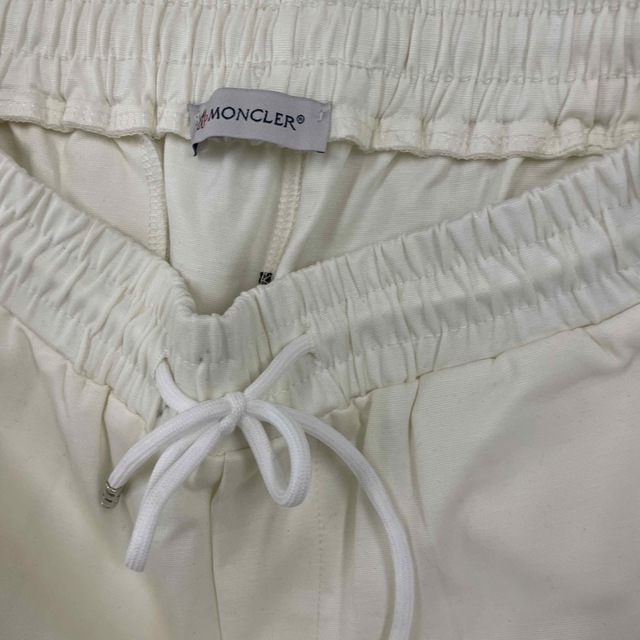 MONCLER(モンクレール)のモンクレール　スウェット　セットアップ　ホワイト メンズのトップス(スウェット)の商品写真
