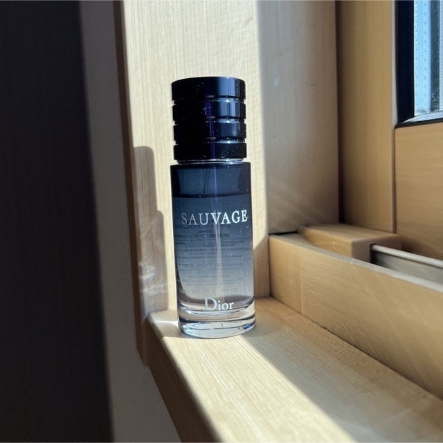 Dior(ディオール)のDior SAUVAGE ソヴァージュオードトワレ 30ml コスメ/美容の香水(香水(男性用))の商品写真