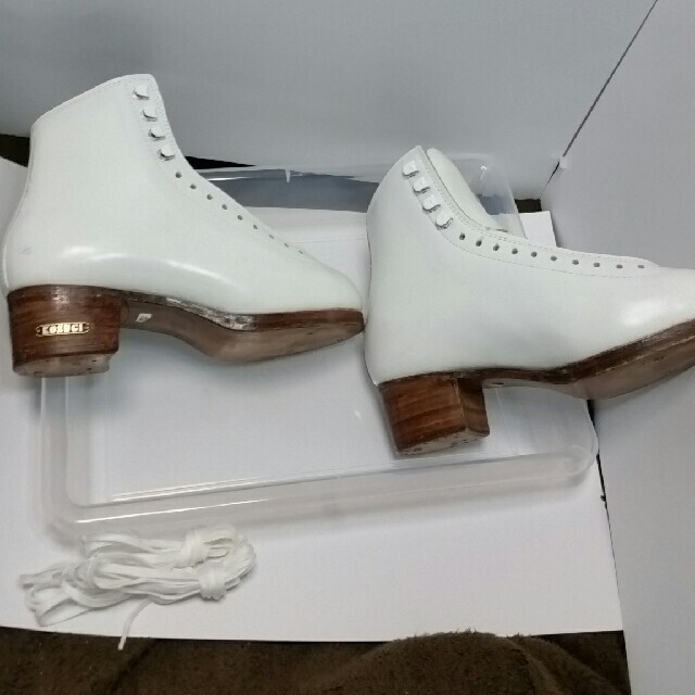 フィギュアスケート靴　23
