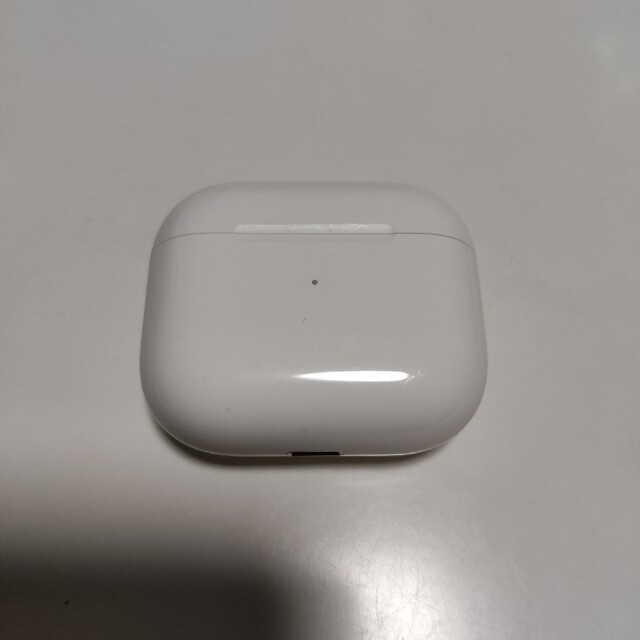 Apple(アップル)のApple Airpods (第3世代) MME73J/A 中古品 スマホ/家電/カメラのオーディオ機器(ヘッドフォン/イヤフォン)の商品写真