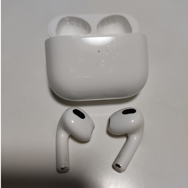 Apple(アップル)のApple Airpods (第3世代) MME73J/A 中古品 スマホ/家電/カメラのオーディオ機器(ヘッドフォン/イヤフォン)の商品写真