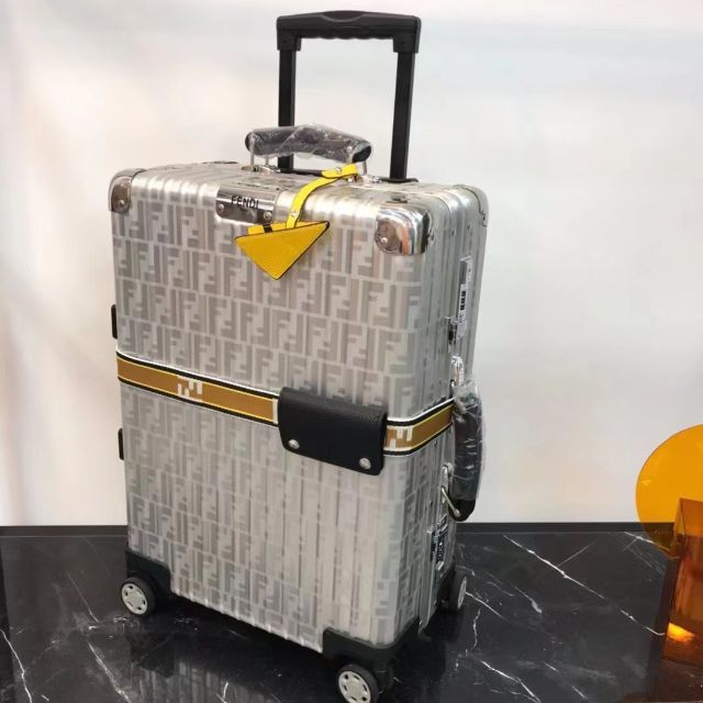 特別価格 リモワ 機内持ち込み RIMOWA トラベルバッグ+スーツケース ...