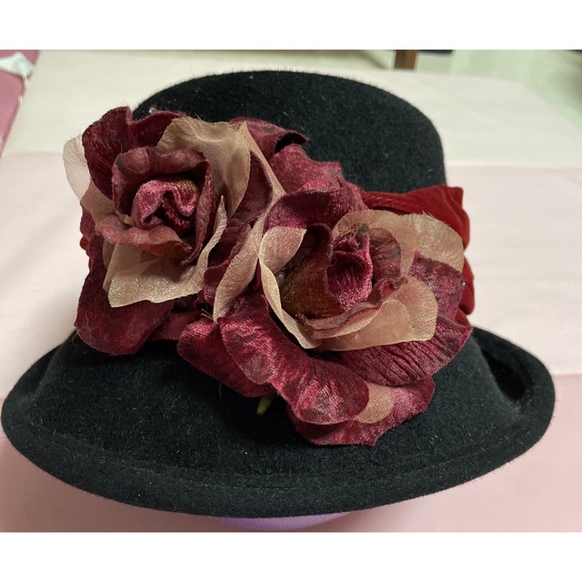 未使用　お花が華やかで美しい　フォーマルレディース帽子　カナダで購入