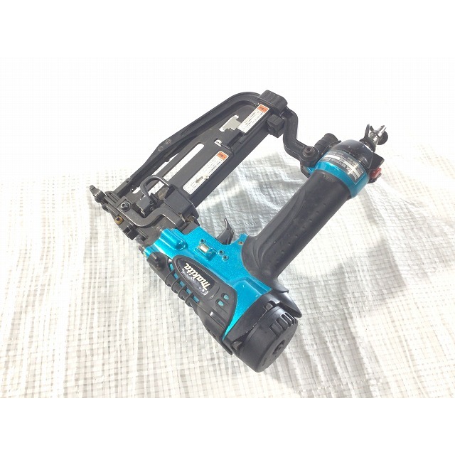 ☆品☆makita マキタ 高圧フロアタッカ AT450HA エアダスタ機能付き ケース 66118