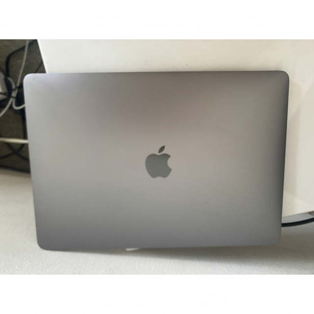 Apple(アップル)のAPPLE MacBook Pro MLL42J/A スペースグレー　 スマホ/家電/カメラのPC/タブレット(ノートPC)の商品写真