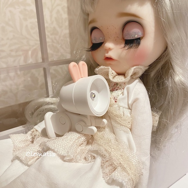ドールハウス ウサギロボット ライト バービー小物、ミニチュアオビツ11 白家具 ハンドメイドのぬいぐるみ/人形(人形)の商品写真