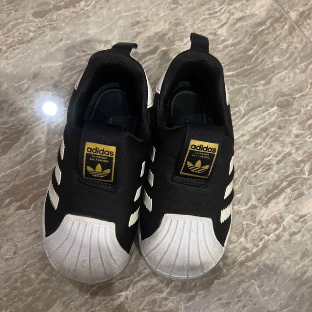 adidas(アディダス)のadidasスニーカー13.5cm キッズ/ベビー/マタニティのベビー靴/シューズ(~14cm)(スニーカー)の商品写真