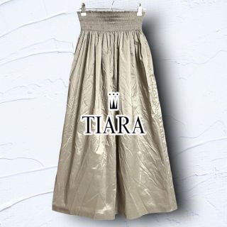 ティアラ(tiara)の古着 美品【TIARA ティアラ】タック ロングスカート ベージュ ツヤツヤ(ロングスカート)